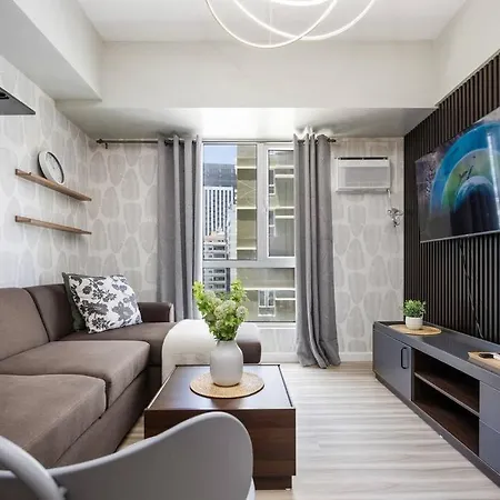Furnished 1-Bedroom In Avida Towers Riala, Cebu It Park With Fast Wifi, Netflix, Pool And More